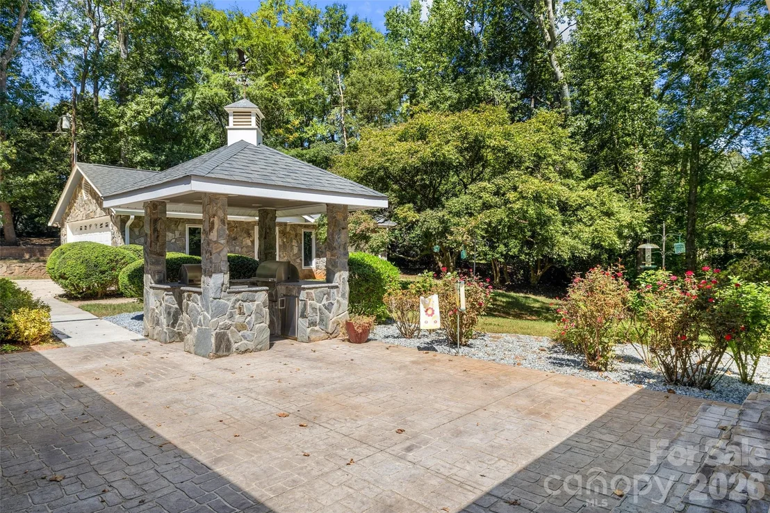 Photo of 600 Fairway Drive