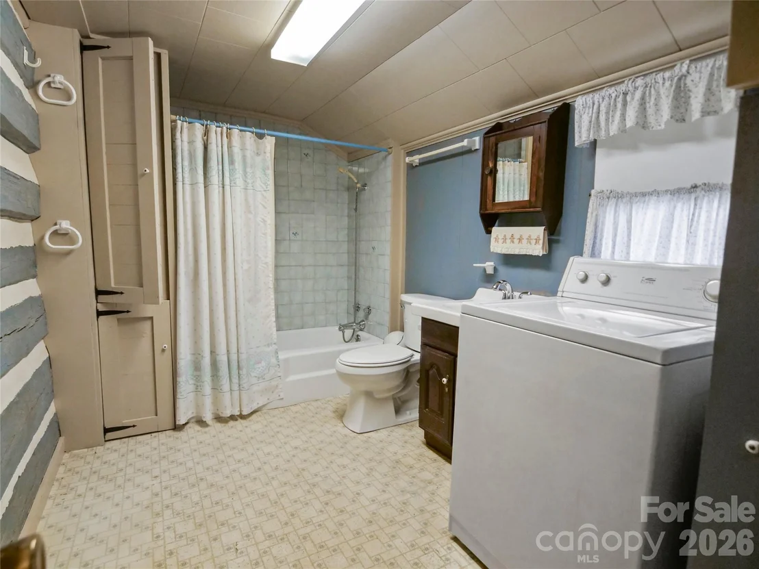 Photo of 2125 Whiteside Road