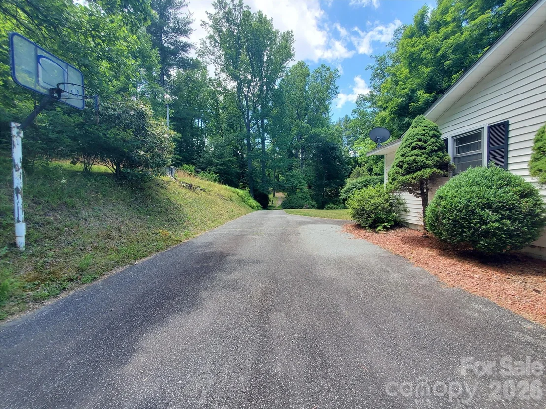 Photo of 886 Hanging Rock Road