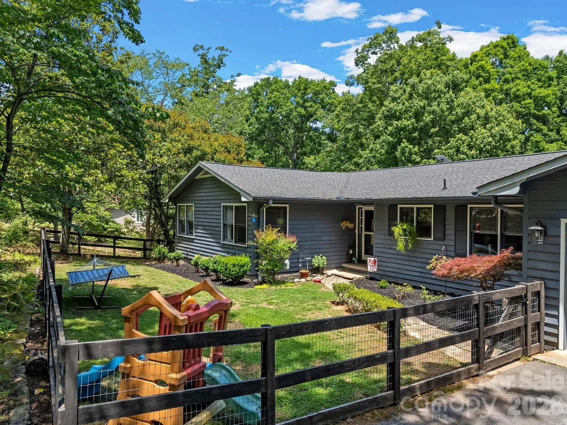 Photo of 707 Dogwood Trail