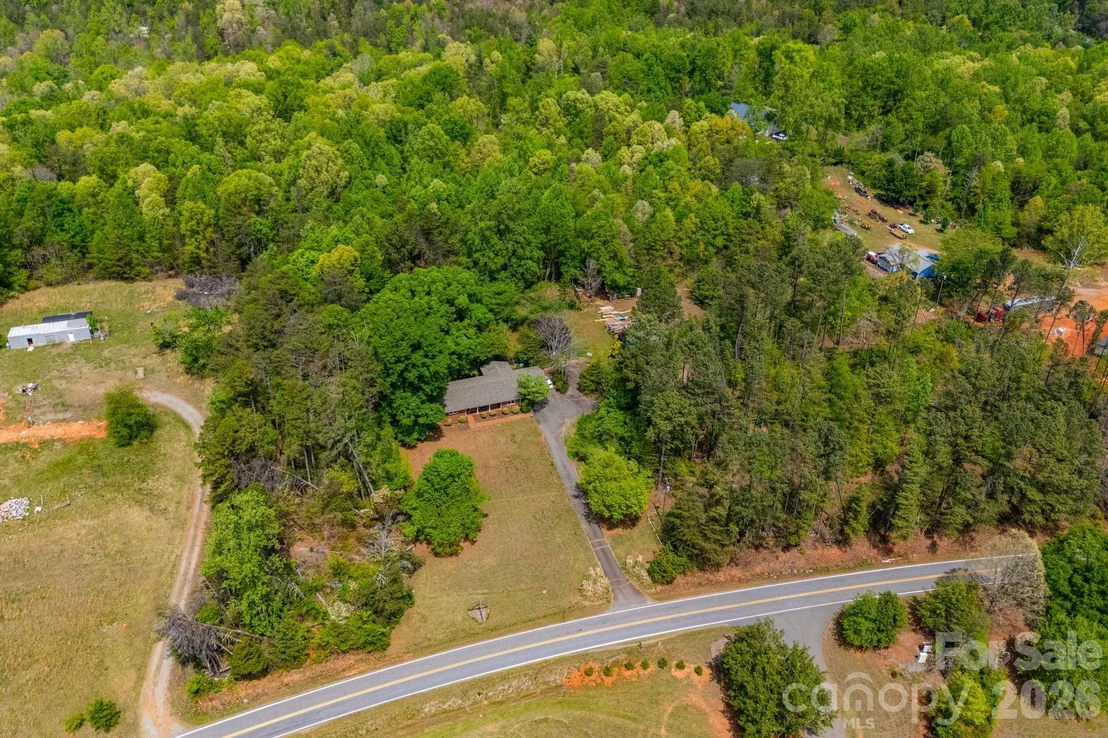 Photo of 1737 Whitesides Road