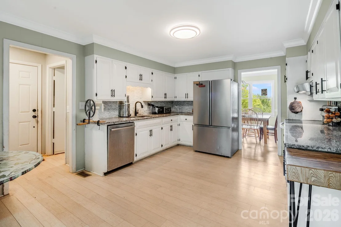 Photo of 1737 Whitesides Road