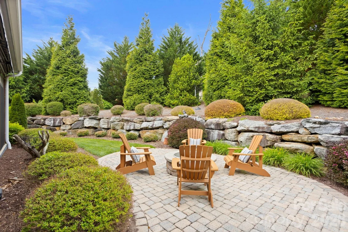 Photo of 390 Shipman Parkway