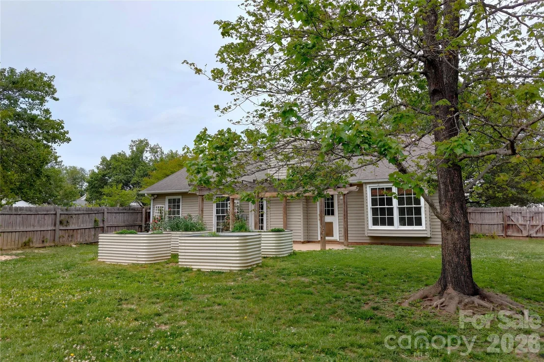 Photo of 1016 Thorncrest Drive
