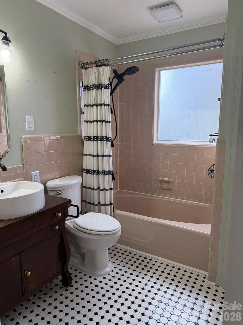 Photo of 1631 Maple Avenue