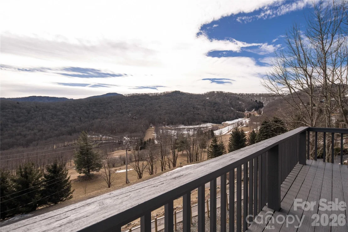 Photo of 1628 Skyland Drive
