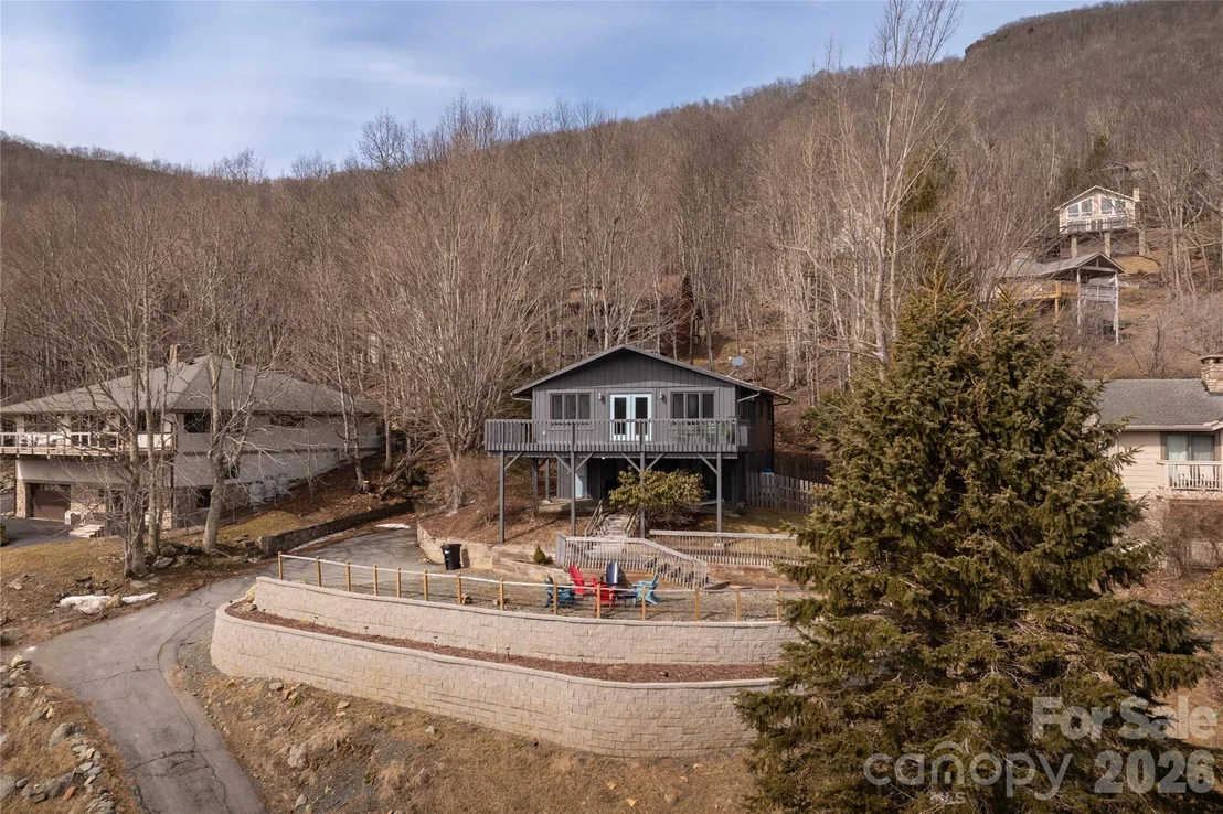 Photo of 1628 Skyland Drive