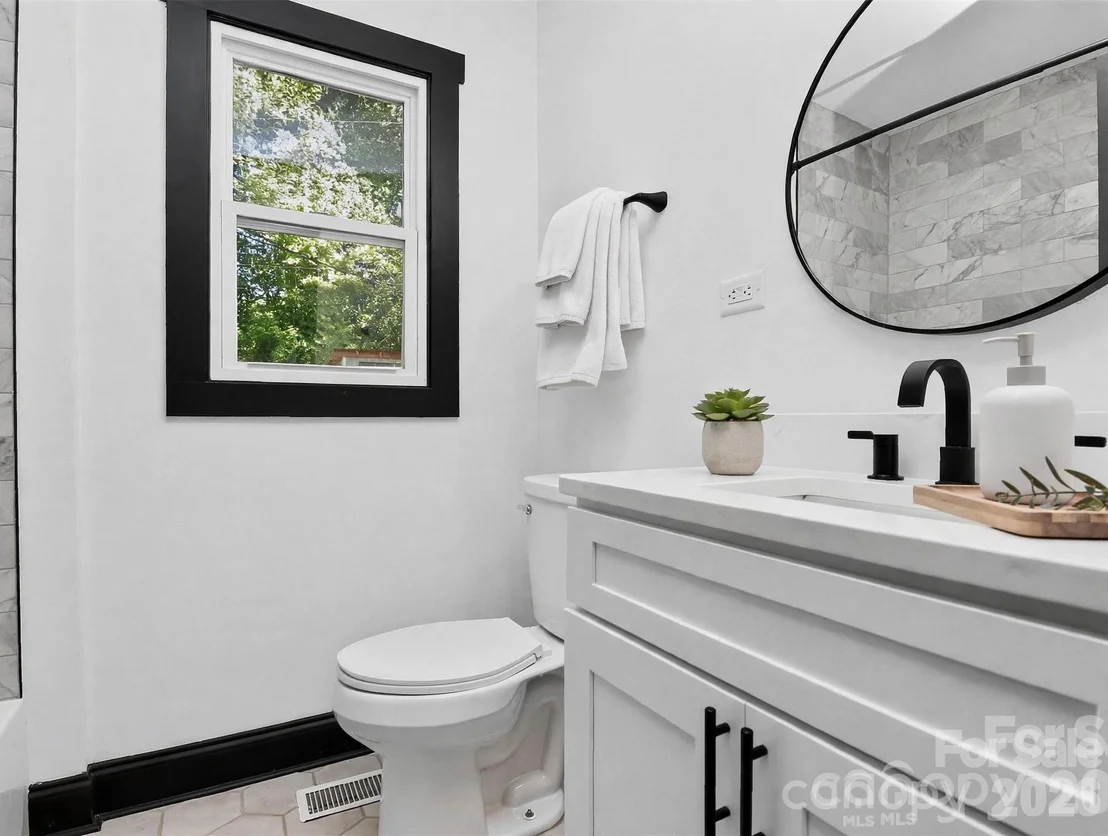 Photo of 2736 Royston Road