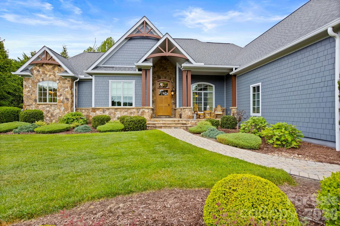 Photo of 390 Shipman Parkway
