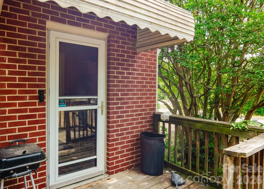 Photo of 303 Myrtle Avenue
