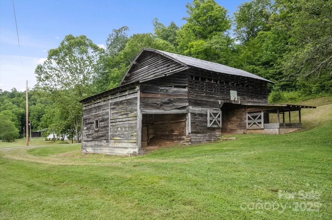Photo of 942 Paint Fork Road