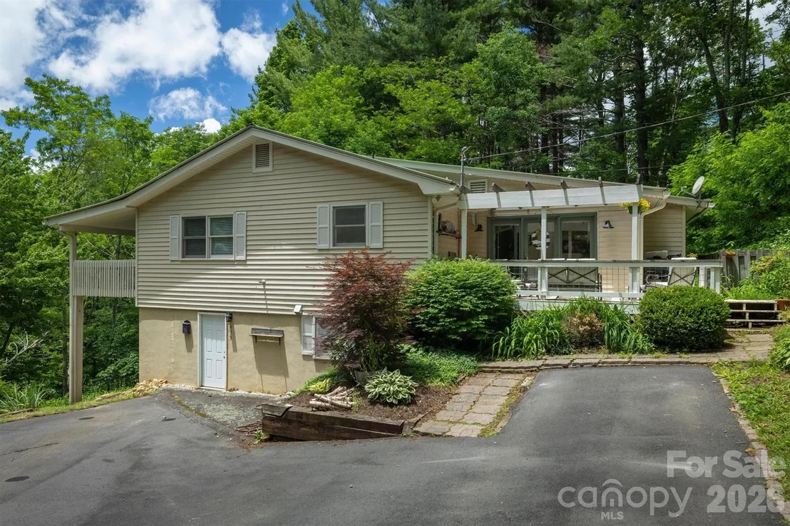 Photo of 665 Will Robbins Lane