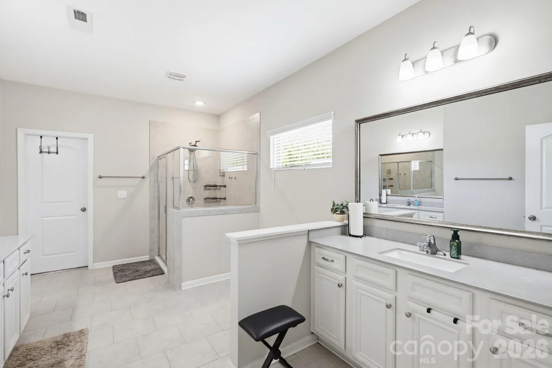 Photo of 840 Oak Manor Drive SE