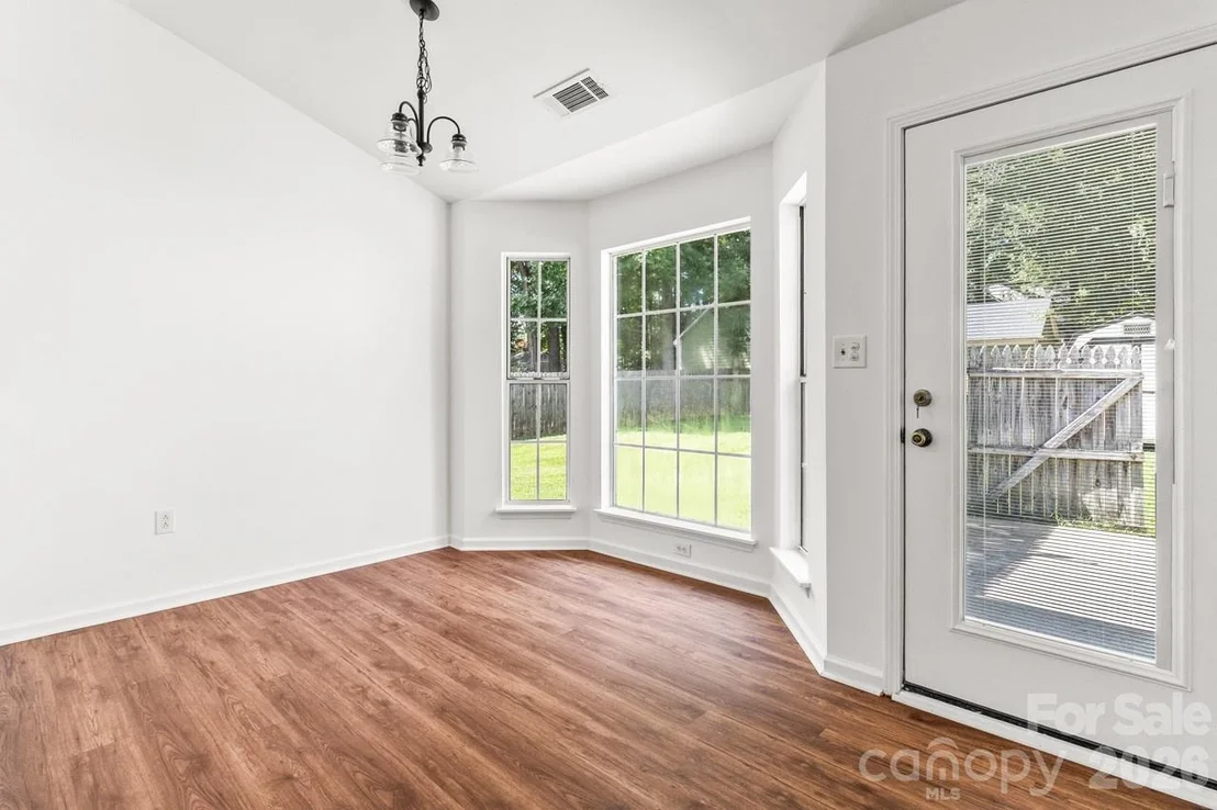 Photo of 739 Oakbluff Circle