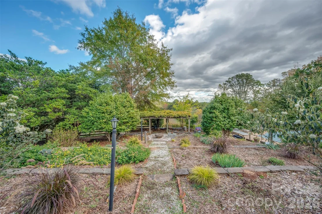 Photo of 936 Golden Road