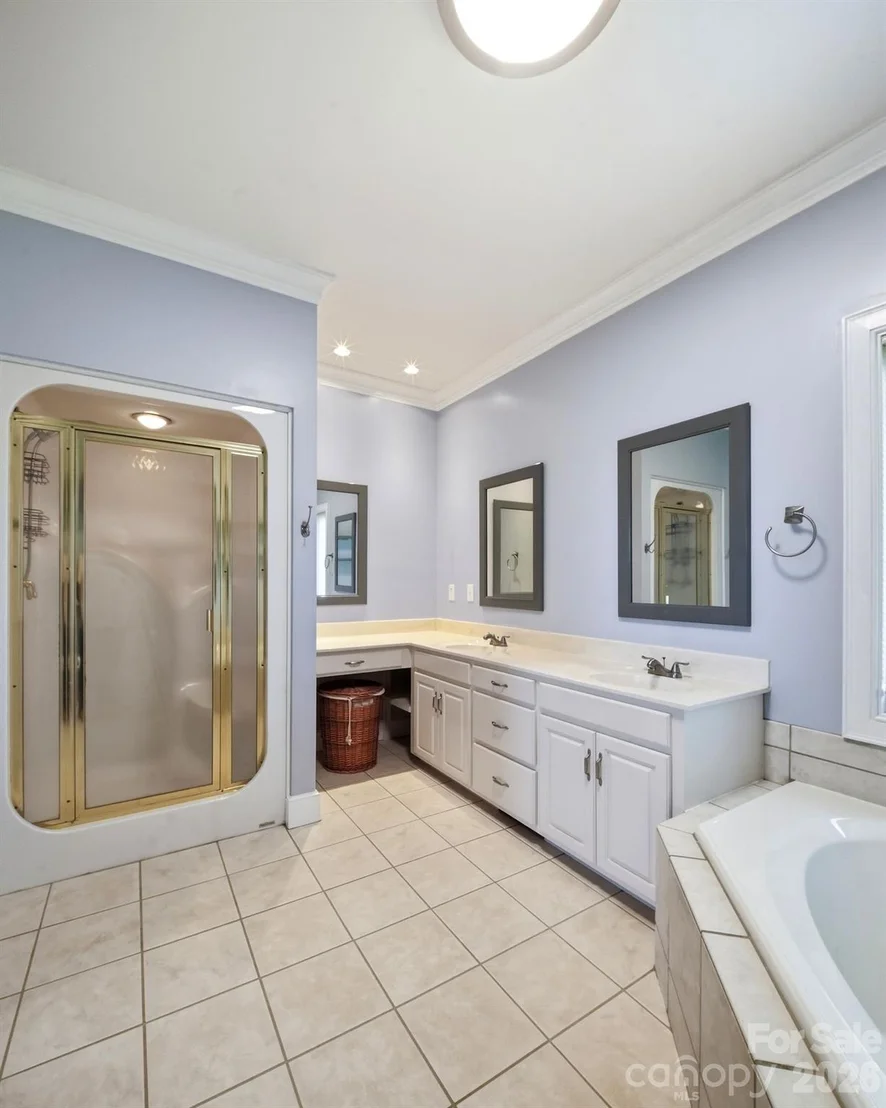 Photo of 2950 Pearidge Road