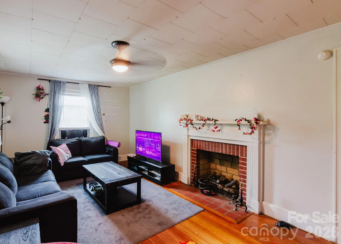 Photo of 303 Myrtle Avenue