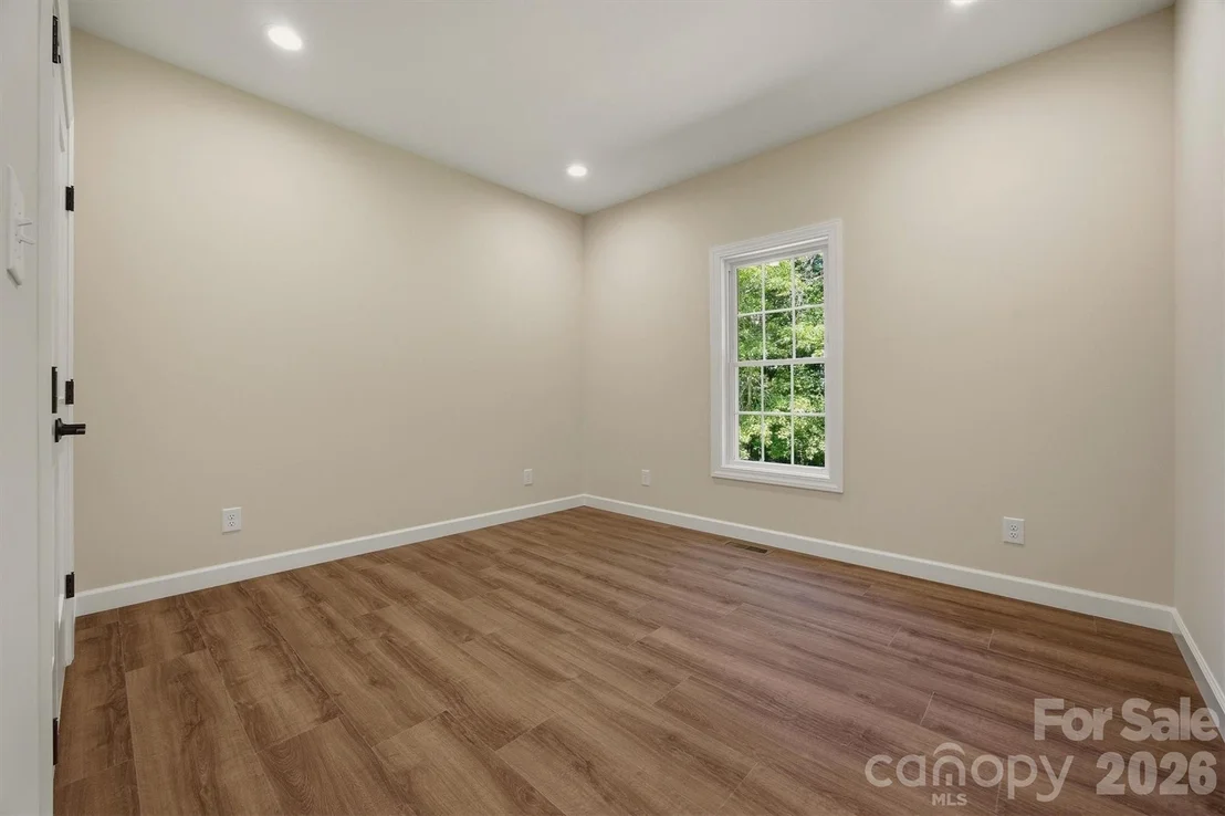 Photo of 107 Meadow View Street