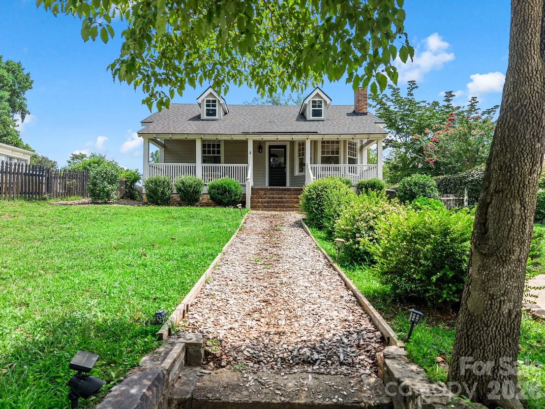 Photo of 143 Broadway Avenue