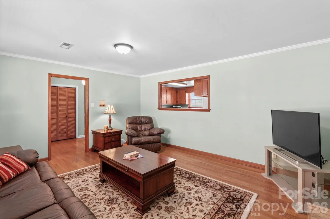 Photo of 5075 Lakeview Drive