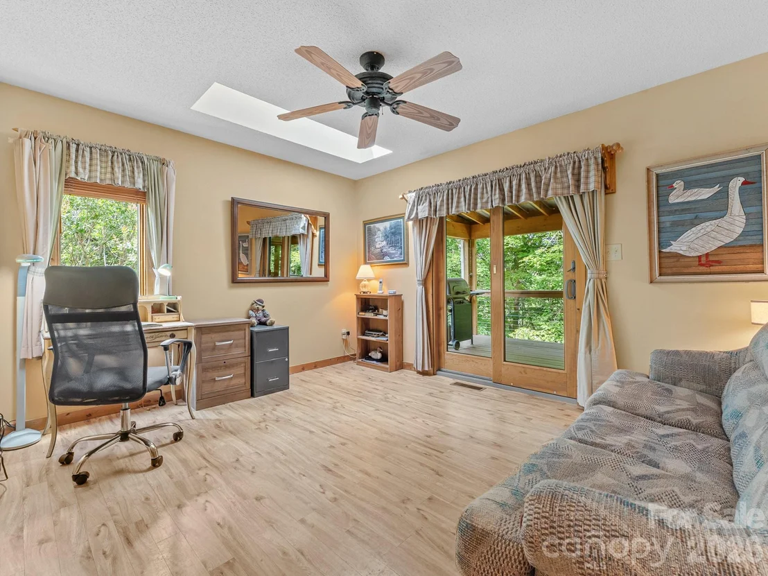 Photo of 620 Thunder Road