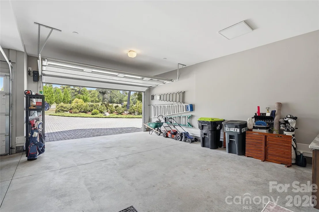 Photo of 984 Mapleton Lane