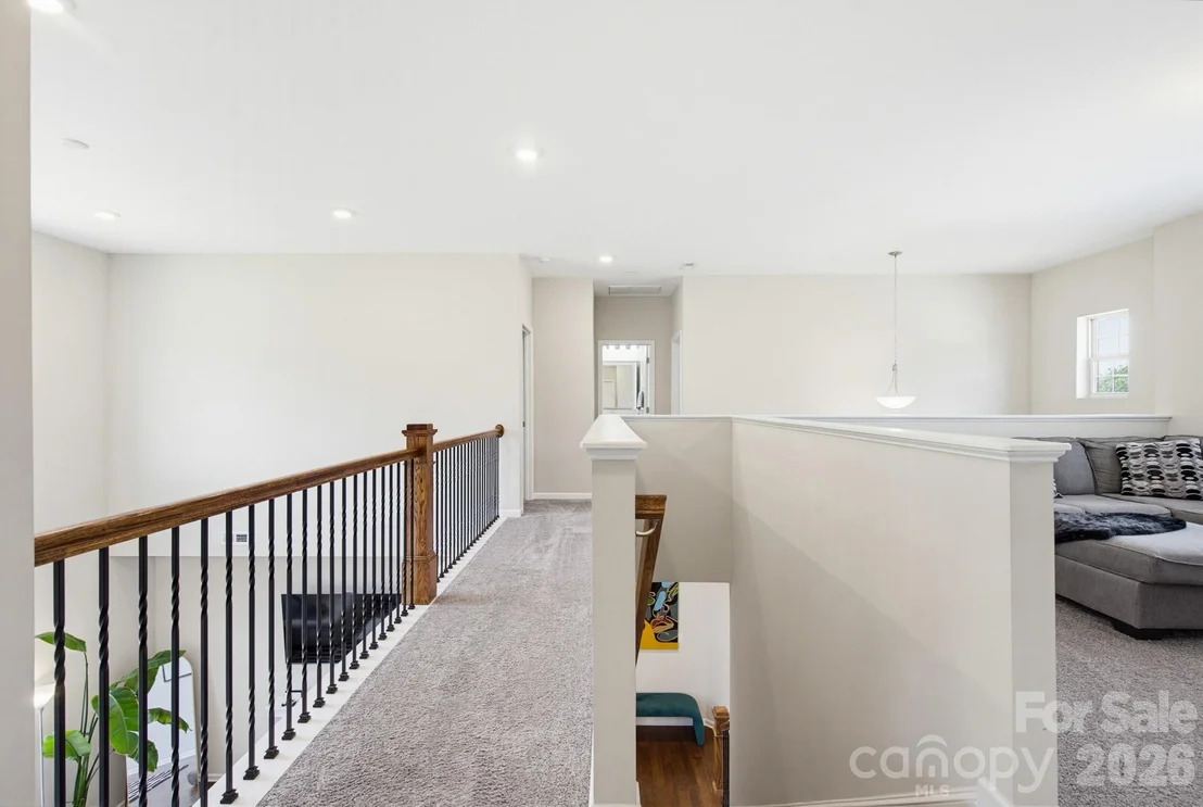 Photo of 840 Oak Manor Drive SE