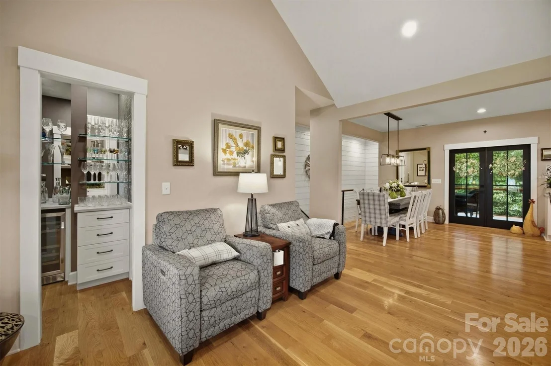 Photo of 124 Beechmont Drive