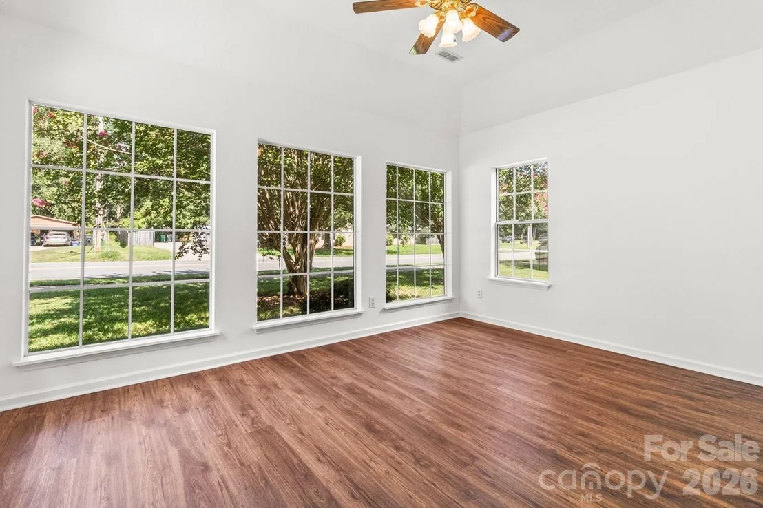 Photo of 739 Oakbluff Circle