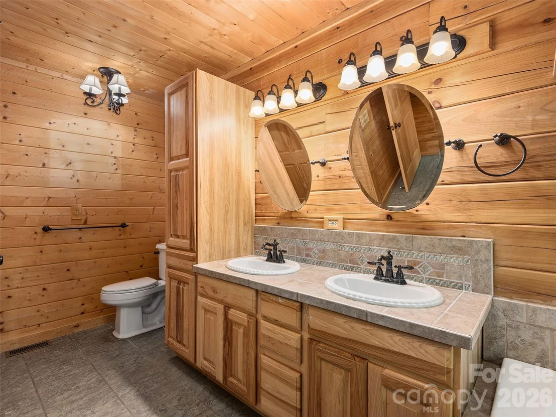 Photo of 413 Green Hills Road
