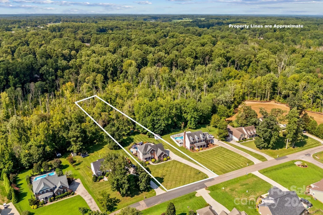 Photo of 415 Autumnlight Drive