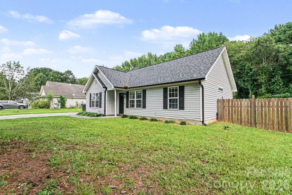 Photo of 1240 Log Cabin Road