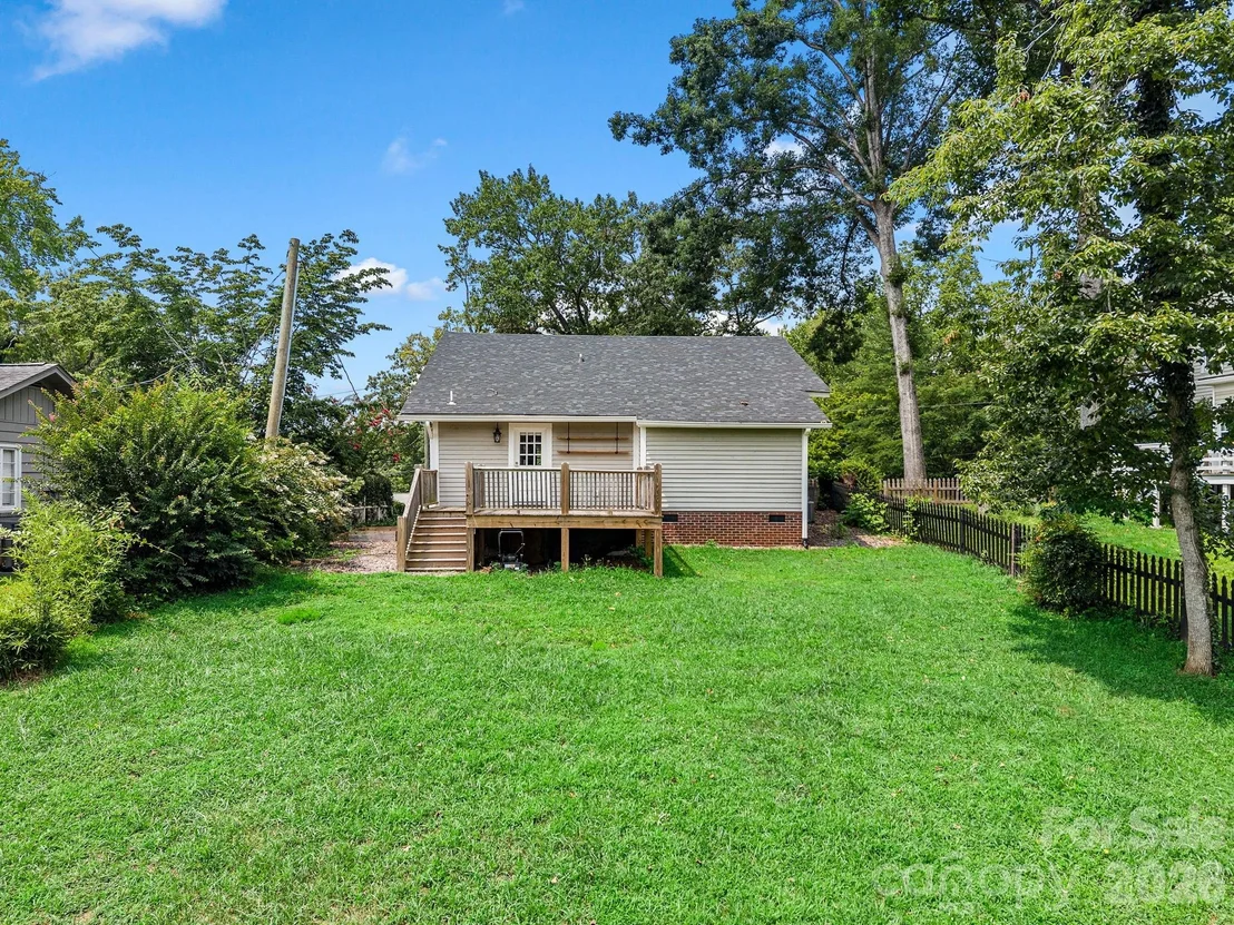 Photo of 143 Broadway Avenue