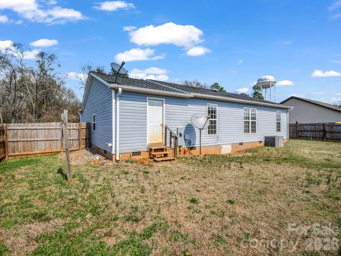Photo of 655 W Oconee Street