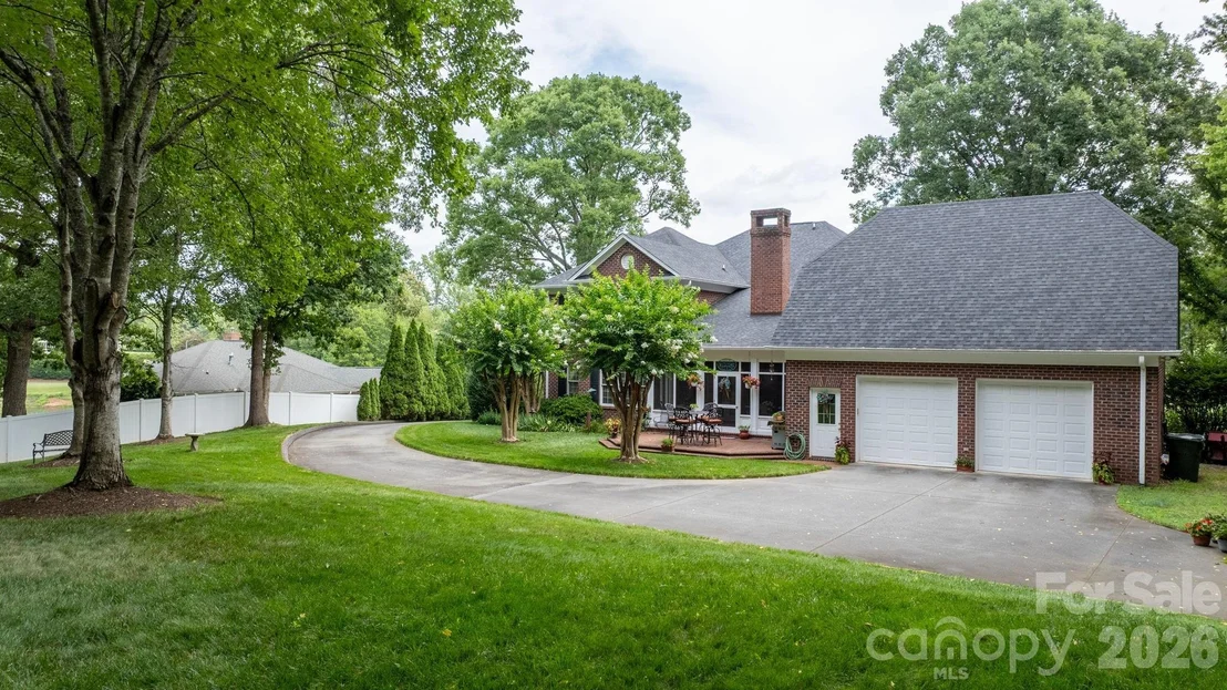 Photo of 3740 Pinecrest Drive NE