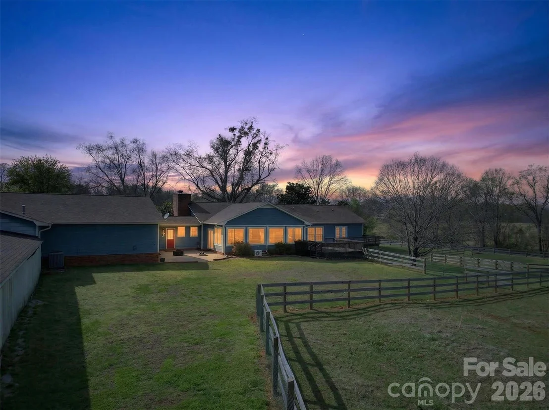 Photo of 341 Ridings Road