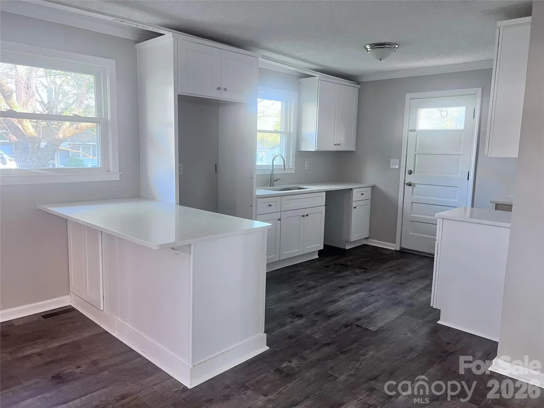 Photo of 400 Chatham Avenue
