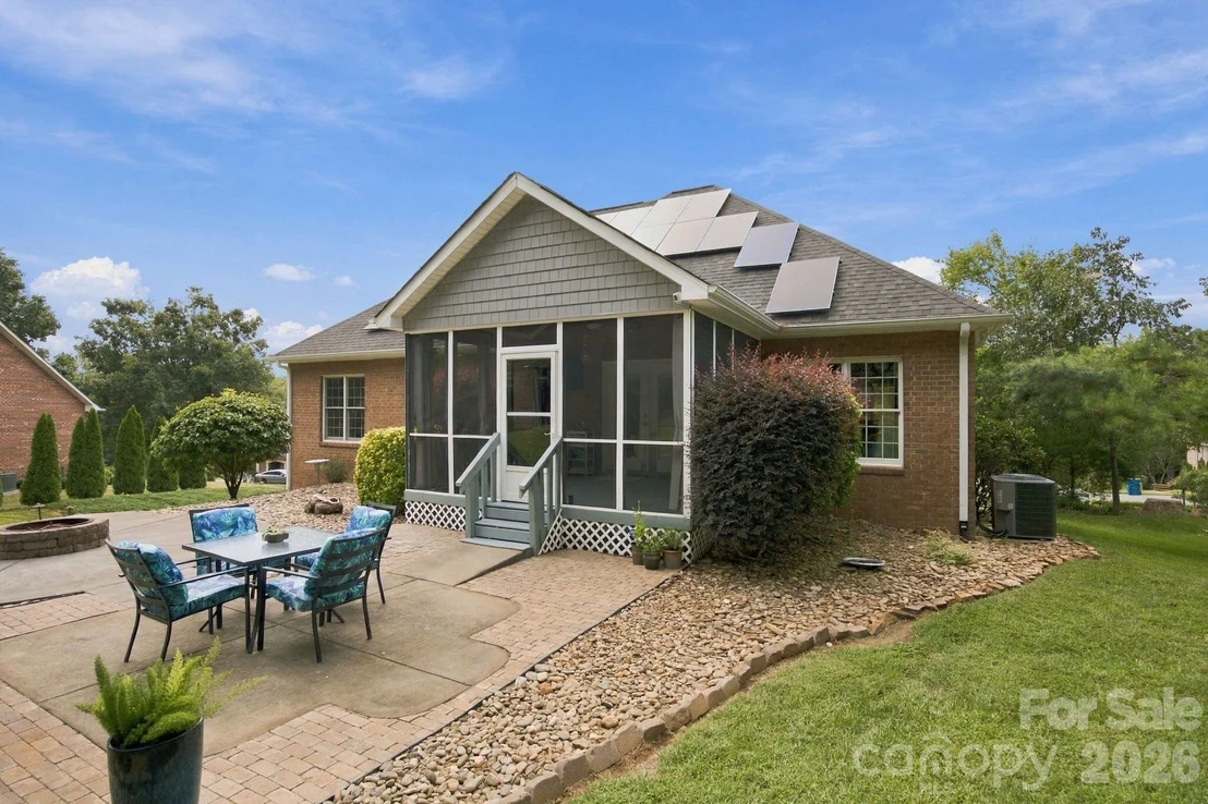 Photo of 1463 Brookstone Drive