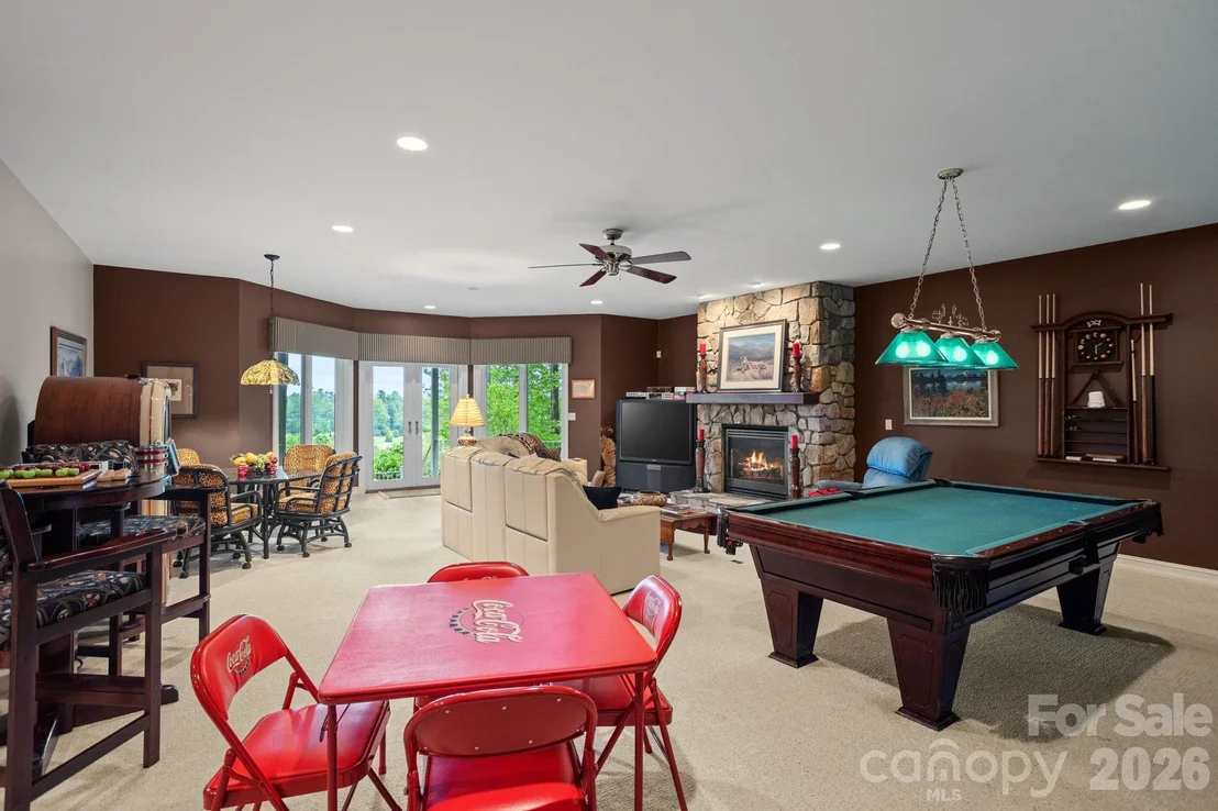 Photo of 209 Pineholt Lane