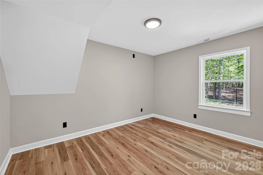 Photo of 300 Dollar Circle
