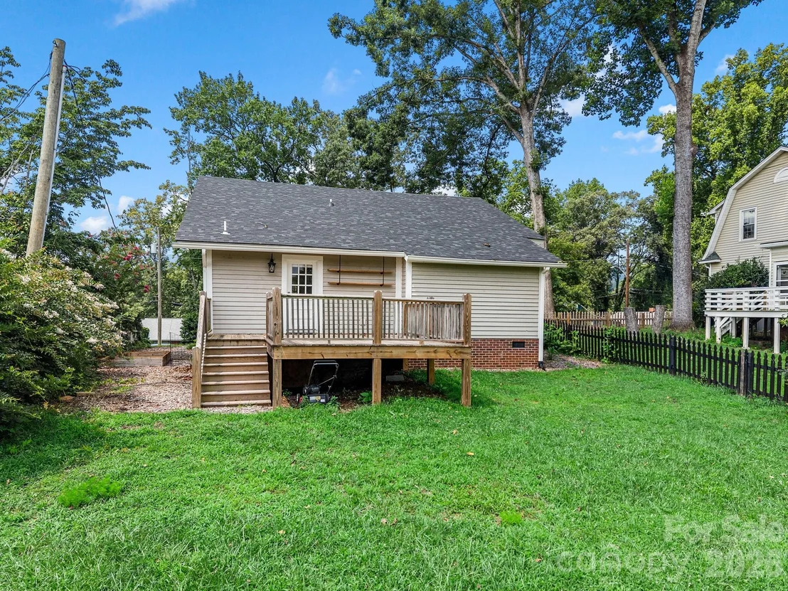 Photo of 143 Broadway Avenue