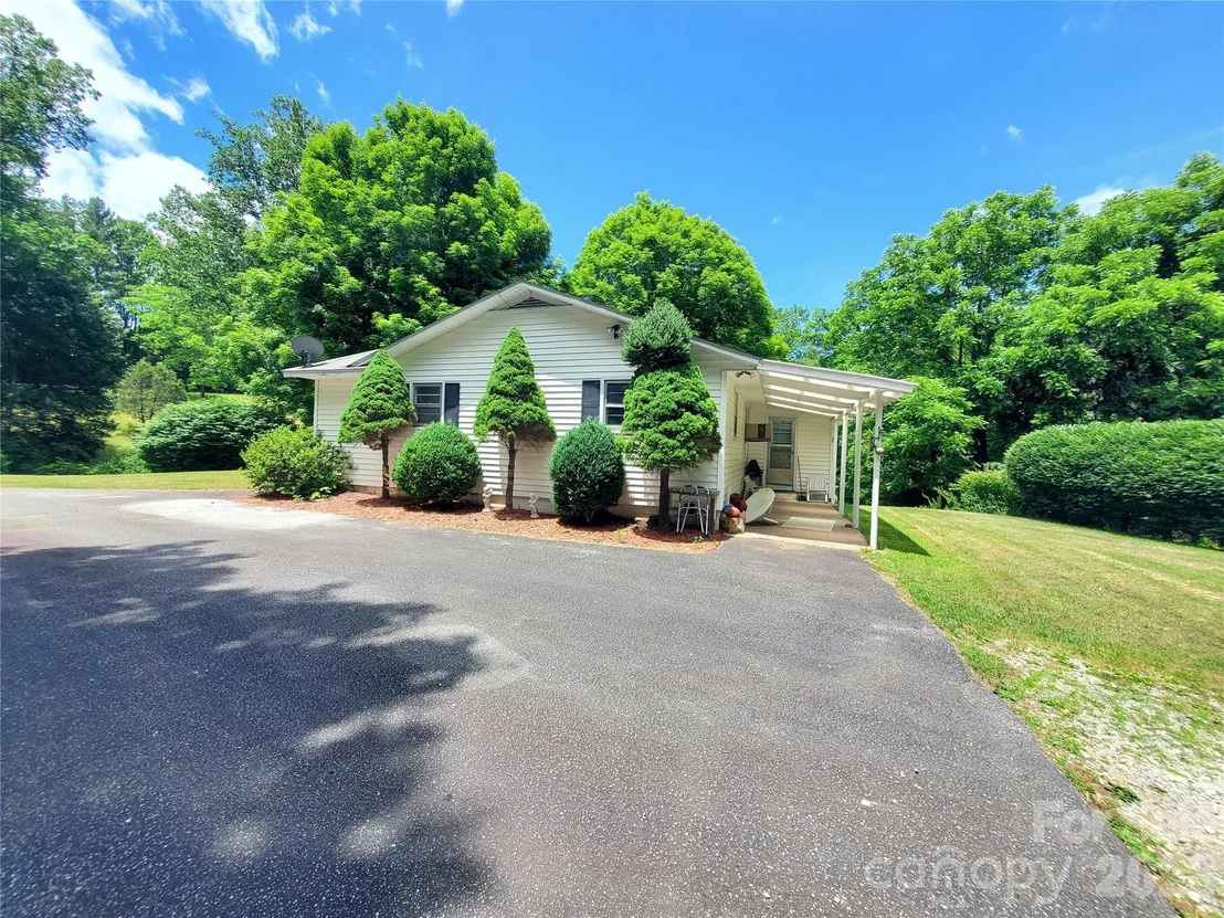 Photo of 886 Hanging Rock Road
