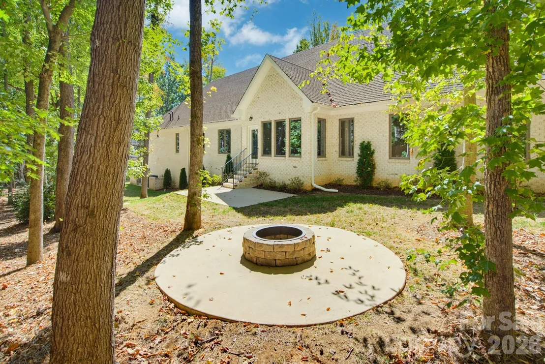 Photo of 2507 Forest Lawn Drive