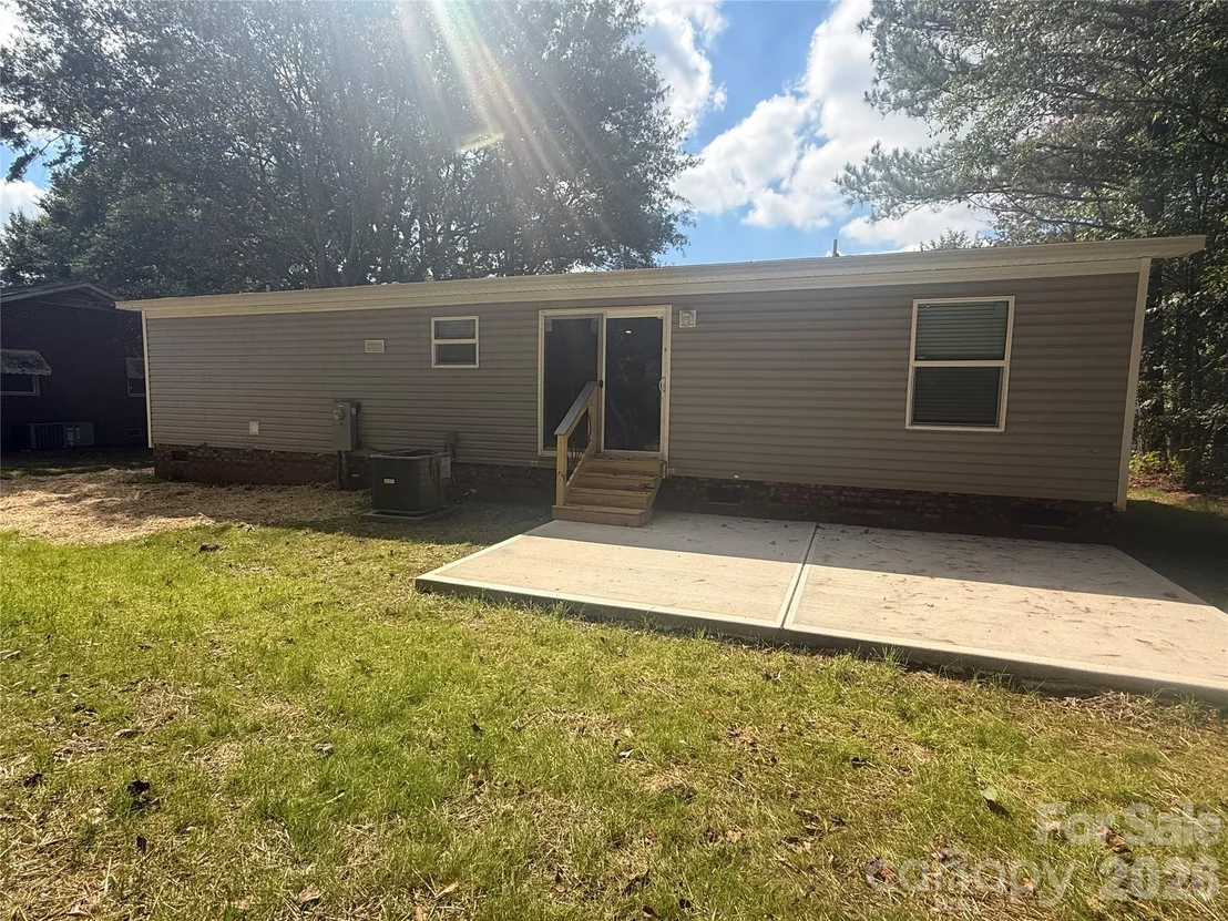 Photo of 1810 Kingston Road