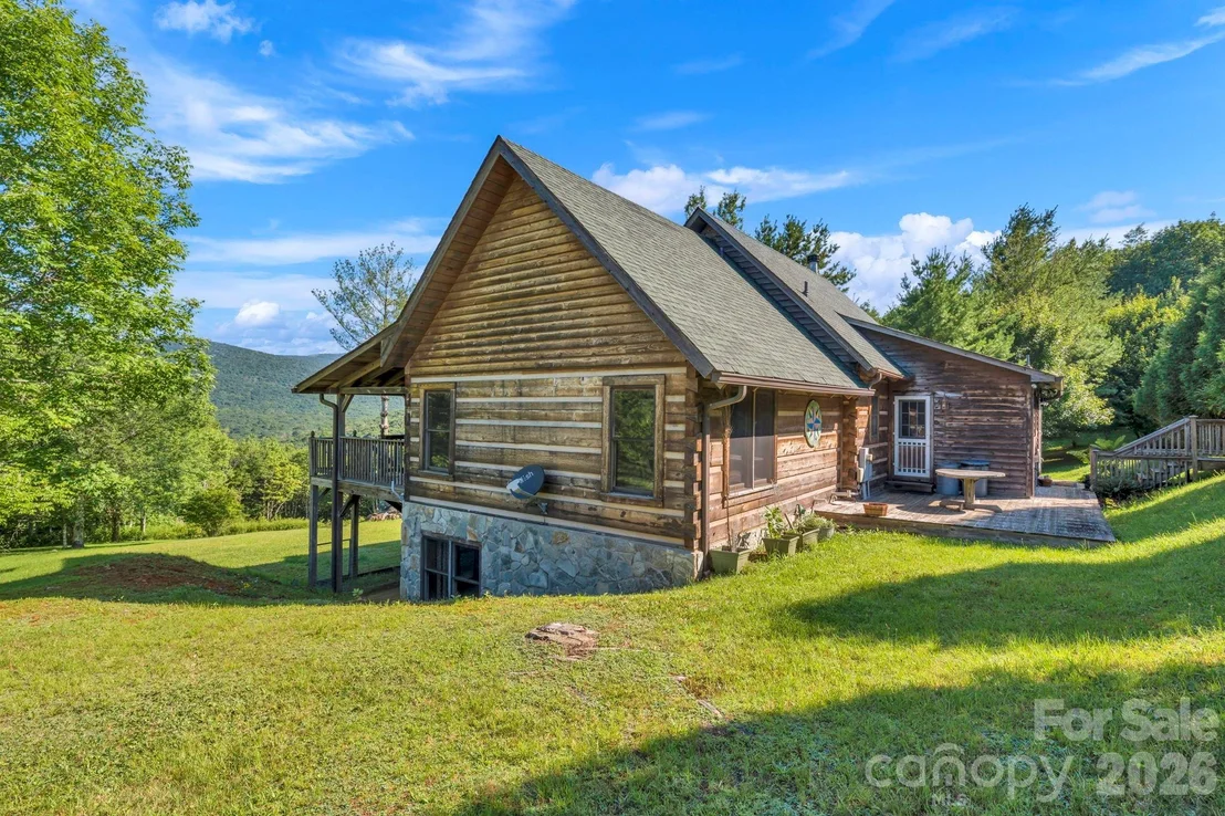 Photo of 525 Schoolhouse Ridge