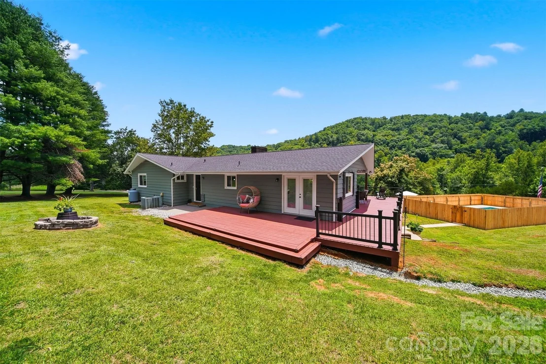 Photo of 2411 Robertson Lane