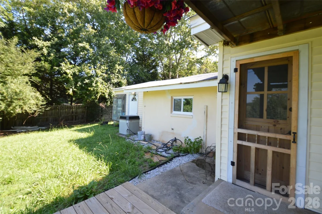 Photo of 1183 Sandy Plains Road