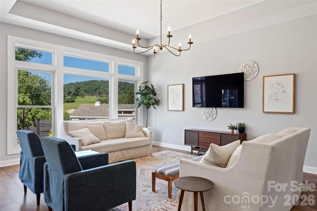 Photo of 394 Kellwood Drive