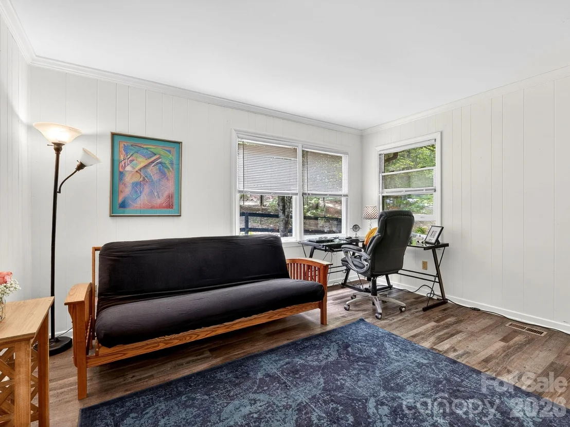 Photo of 707 Dogwood Trail