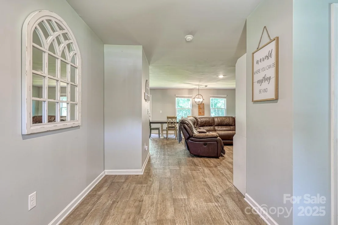 Photo of 1281 Twin Bridge Road